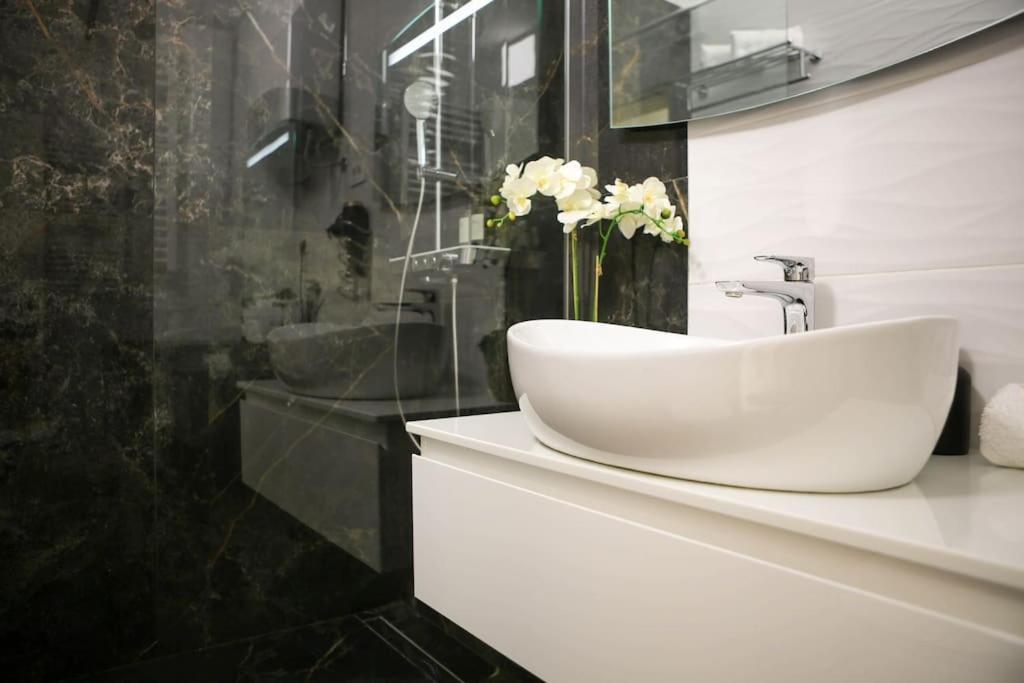 New & Luxury Apartment Tony Split Exteriör bild