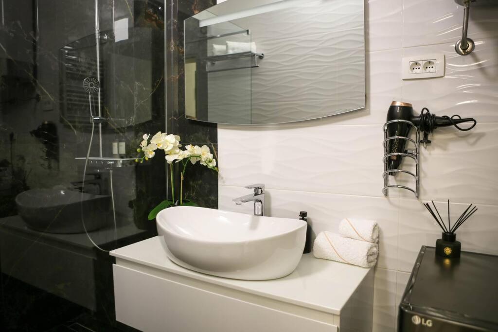 New & Luxury Apartment Tony Split Exteriör bild